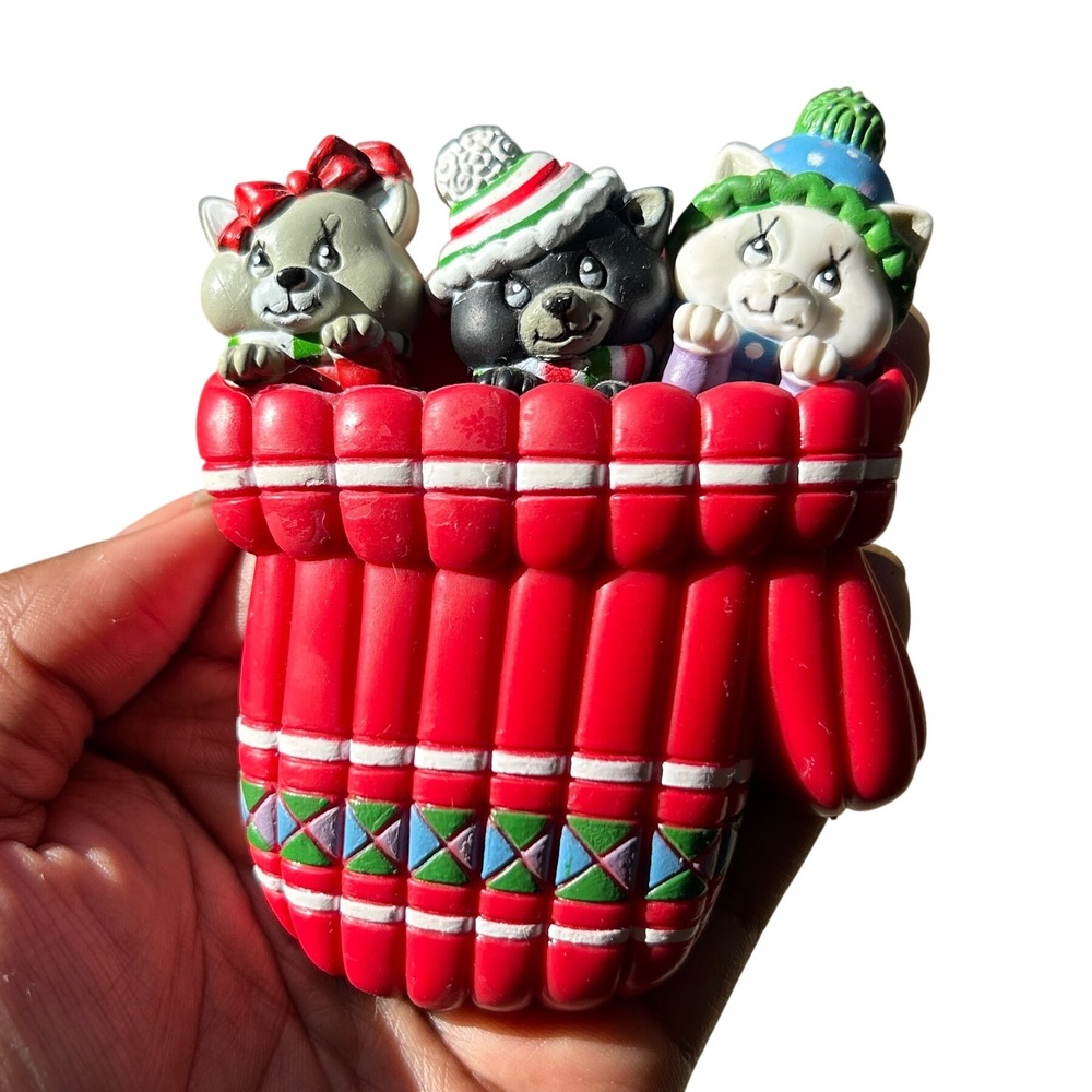 Giftco Christmas Kittens Mitten Red  Vintage Animal Refrigerator Magnet Set cat